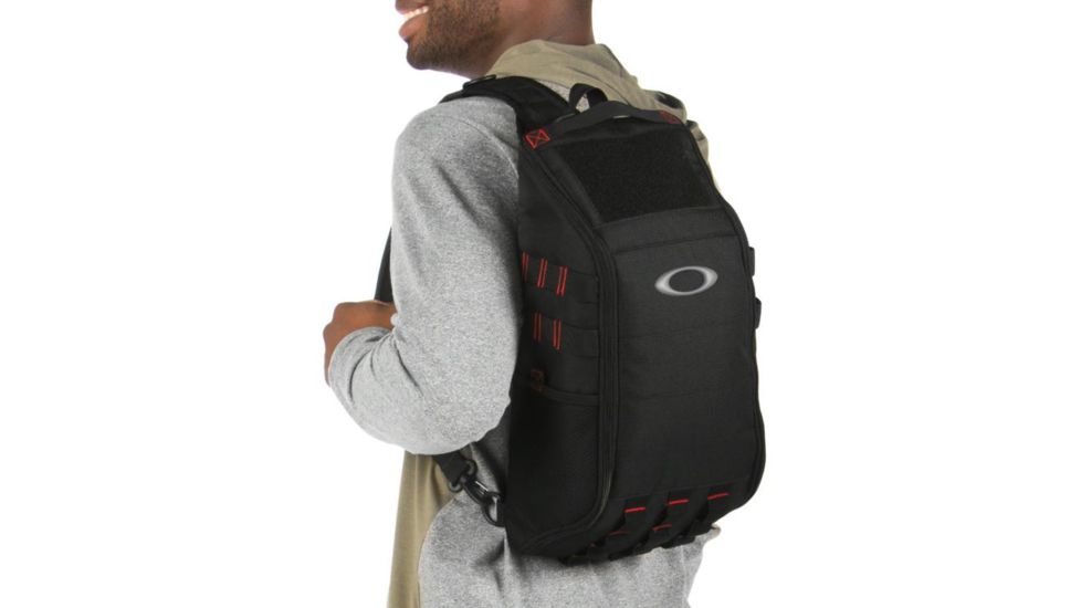 Oakley SI Extractor Sling Pack | Free Shipping over $49!