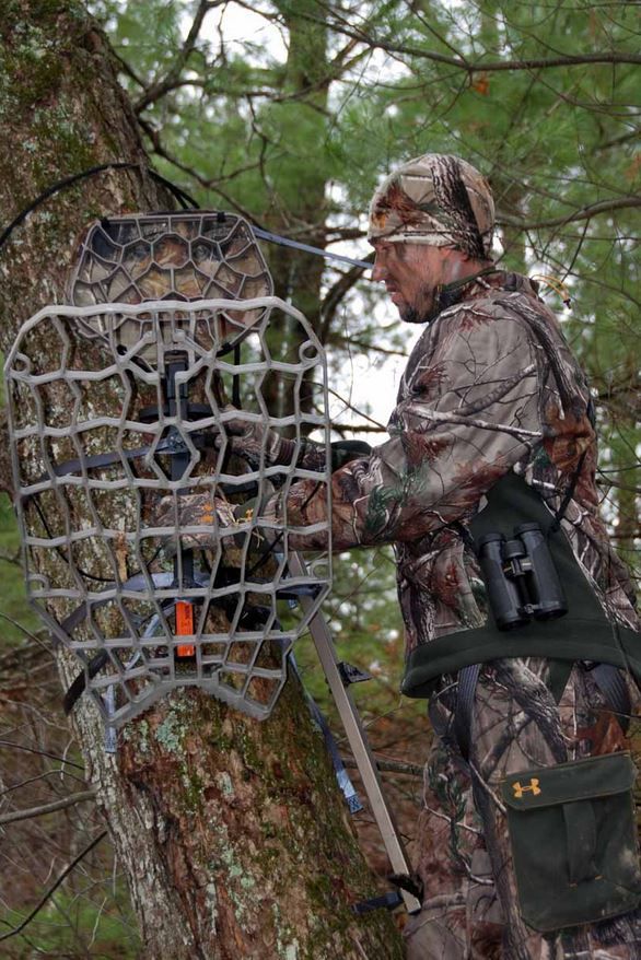 Lone Wolf Treestands Alpha II Hang On Tree Stand 4.5 Star Rating Free